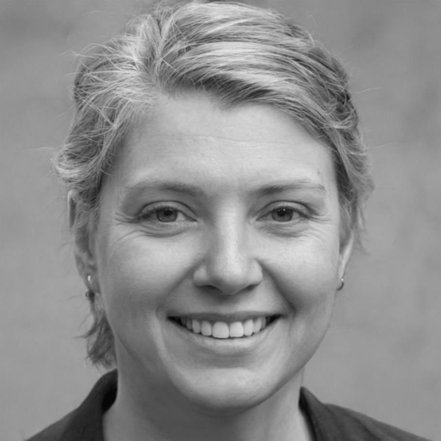 Елена Стойкова, специалист по дистанционному образованию